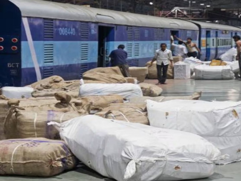 60 lakhs cash reached Mumbai from Nagpur; Load in 'Curtain' car without scanning indian railway | ६० लाखांची रोकड मिलिभगतमुळे पोहचली मुंबईत; स्कॅनिंग न करताच 'कर्टन' गाडीत लोड