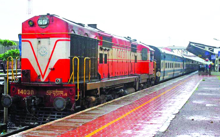 Seven crore fine for railway 'freakers' | रेल्वेतील ‘फुकट्यां’ना सात कोटींचा दंड : नऊ महिन्यांत सव्वालाख जणांचा विनातिकीट प्रवास