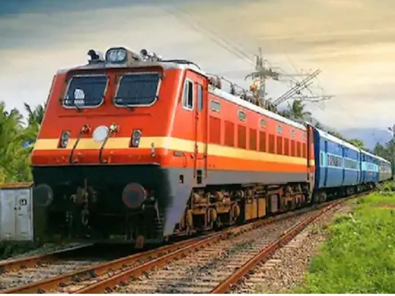 Railways New Decision: IT cell set up in Pune to solve passenger problems; Working 24 hours | Railways New Decision: प्रवाशांच्या अडचणी सोडवण्यासाठी पुण्यात उभारले आयटी सेल; २४ तास कार्यरत