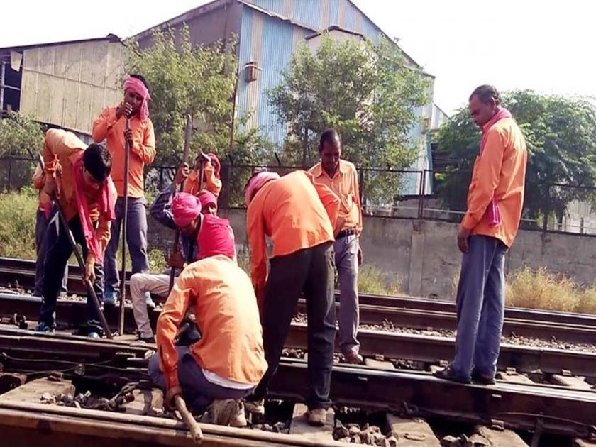 Two-day block on Pune-Mumbai railway line due to technical works, plight of passengers | पुणे-मुंबई रेल्वे मार्गावर तांत्रिक कामांमुळे दोन दिवसांचा ब्लॉक, प्रवाशांचे हाल