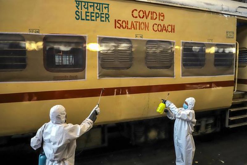 Quarantine center in 30 railway coaches: 650 Central Railway employees affected by corona | ३० रेल्वे कोचमध्ये क्वॉरंटाईन सेंटर : मध्य रेल्वेचे ६५० कर्मचारी कोरोनाग्रस्त 