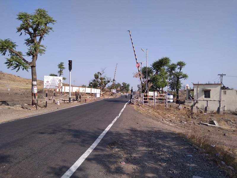 railway gate between nira walha on pune pandharpur palanquin route will be closed for 24 hours. | पुणे-पंढरपूर पालखी मार्गावरील नीरा-वाल्हा दरम्यानचे रेल्वे गेट २४ तास राहणार बंद