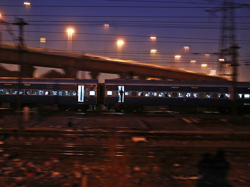 indian railway If you make noise in the train after 10 pm, you will have to get off the train | Railway | रात्री दहानंतर रेल्वेत आवाज कराल तर गाडीतून उतरावे लागेल; वाचा सविस्तर