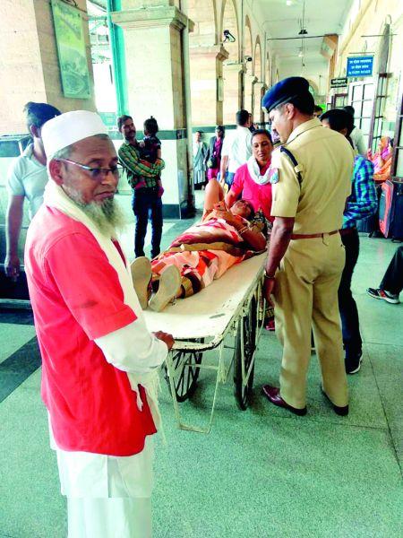 Women injured in Mysore-Jaipur Express | म्हैसूर-जयपूर एक्स्प्रेसमधून पडल्यामुळे महिला जखमी