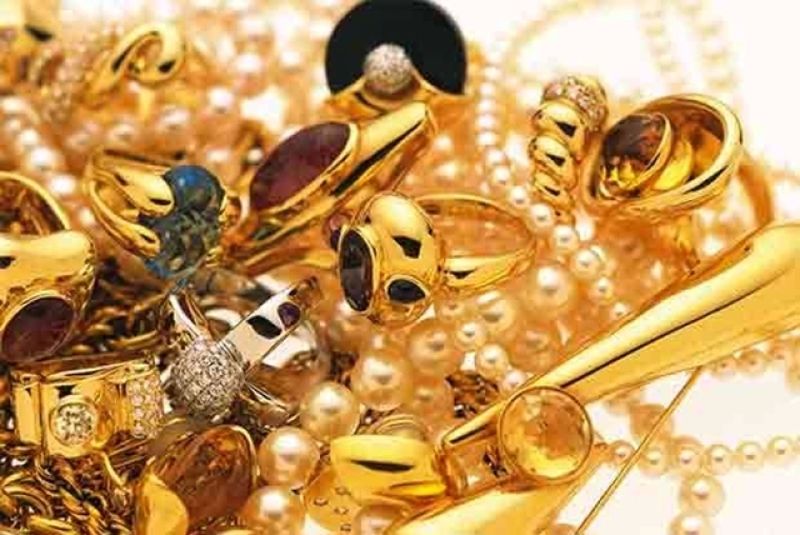 50 lakh gold jewelery was found near Courier Boy in Nagpur | नागपुरात  कुरिअर बॉयजवळ आढळले सोन्याचे ५० लाखांचे दागीने