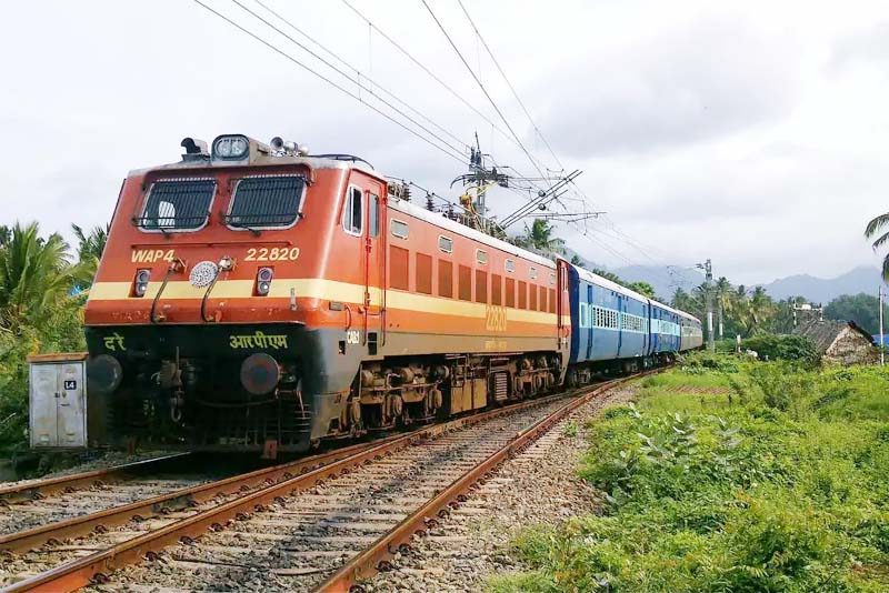 Good News; The Solapur-Mumbai Superfast Siddheshwar Express will run from Friday | Good News; शुक्रवारपासून सोलापूर-मुंबई सुपरफास्ट विशेष एक्सप्रेस धावणार