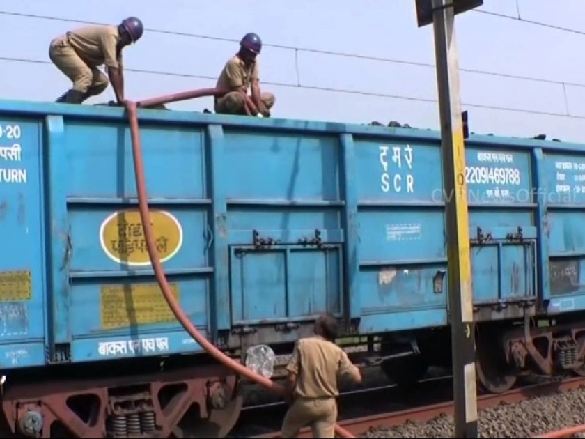About 38,000 wagons are transported by Central Railway in 15 days | मध्य रेल्वेद्वारे १५ दिवसात सुमारे ३८ हजार वॅगन्समधून जीवनावश्यक वस्तूची वाहतूक
