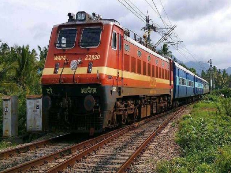 Demand for change in Baramati-Pune train schedule | बारामती-पुणे रेल्वेच्या वेळापत्रकात बदल करण्याची मागणी