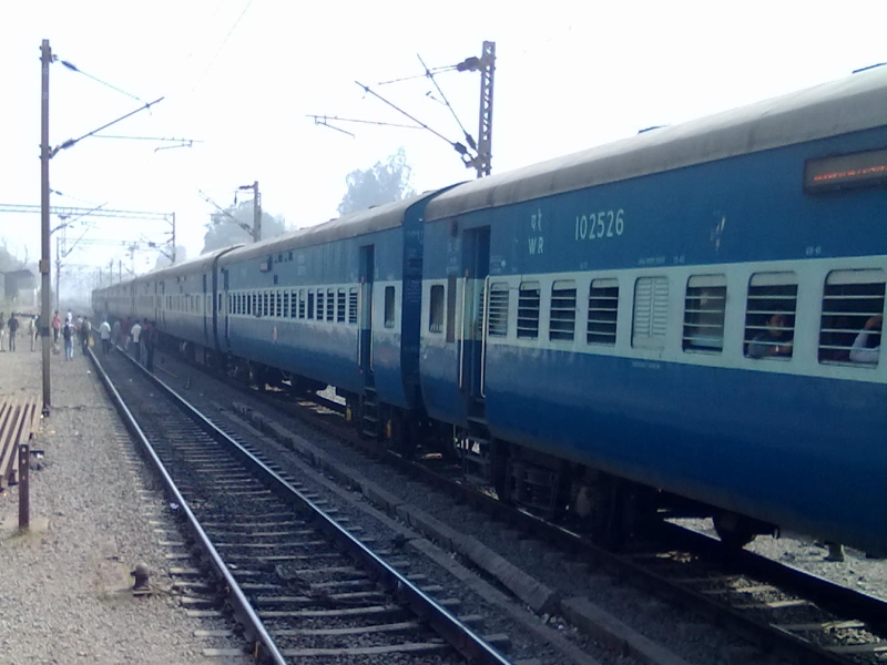 Parbhani: Welcome to Panjheel Railway's Gangakhed | परभणी : पनवेल रेल्वेचे गंगाखेड येथे स्वागत