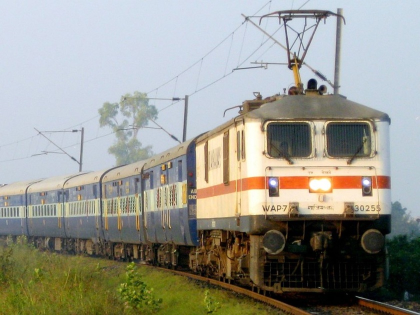 Anti social elements trying to derail trains says Central Railways Pune division | चिंताजनक! पुणे विभागात 8 ते 10 वेळा ट्रेनच्या अपघातांचा प्रयत्न