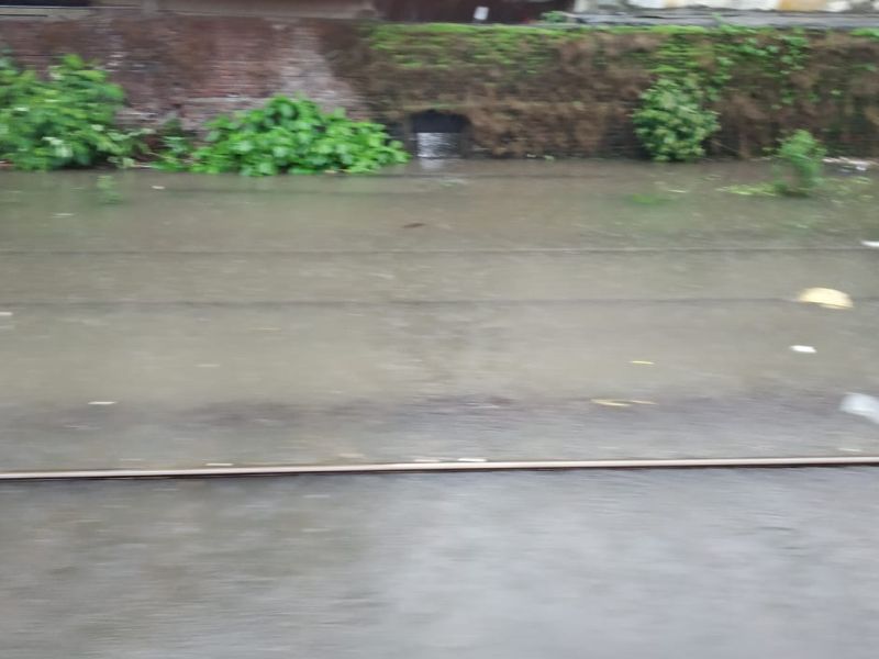Central Railway traffic disrupted due to heavy rains | Mumbai Train Update: पश्चिम रेल्वेवर 'पूल'संकट, मध्य रेल्वेवर 'पूर'संकट