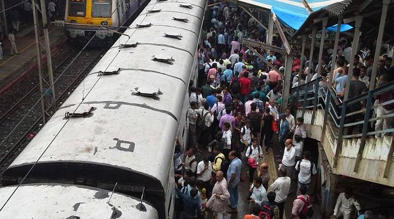 Mumbai's journey will be safe; The 'safety' sensor on Railway Local door | मुंबईकरांचा प्रवास सुरक्षित होणार; लोकलच्या दरवाज्यावरील 'सेफ्टी' सेन्सर अपघात टाळणार