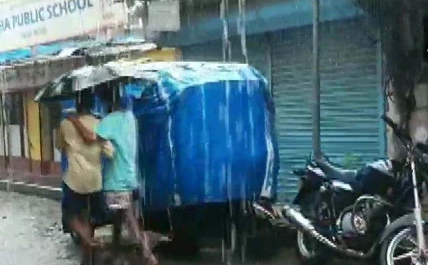 maharashtra weather heavy rainfall in east maharashtra and vidarbha imd | मुंबई, पुण्यासह राज्यातील विविध भागात जोरदार पावसाची हजेरी