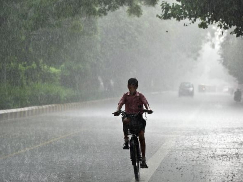 102 percent rainfall in the country: Weather Department Guess | यंदा 'वरुणराजा' धुवांधार बरसणार; देशात १०२ टक्के पाऊस