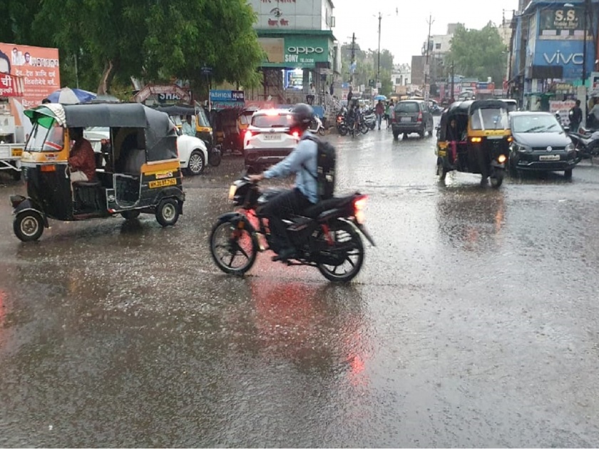 rain over Aurangabad, presence of rain every day during Ganeshotsav | औरंगाबादवर आभाळमाया, गणेशोत्सवाच्या काळात रोज पावसाची हजेरी, आजही जोरदार बरसला