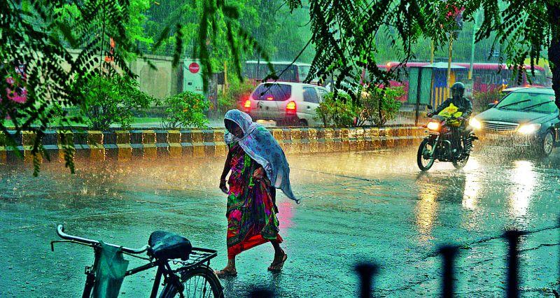 Lastly Rainfall in Nagpur , decreased humidity | नागपुरात अखेर बरसल्या सरी, उकाडा झाला कमी