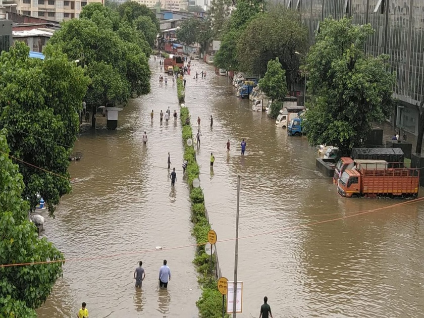 Mumbai Rains IMD Issues Red Alert as Heavy Showers Pound City, Suburbs; Trains, Flights Delayed | Mumbai Rain Updates : पुढचे 24 तासही धो-धो; महाराष्ट्रभर मुसळधार पावसाचा इशारा