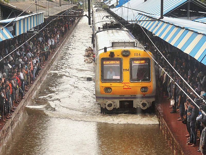 The situation of the Mumbai residents with the help of rain; Rivers cross the danger level in Palghar; | पावसाच्या धिंगाण्याने मुंबईकरांचे हाल; पालघरमध्ये नद्यांनी धोक्याची पातळी ओलांडली, ठाण्यात संततधार