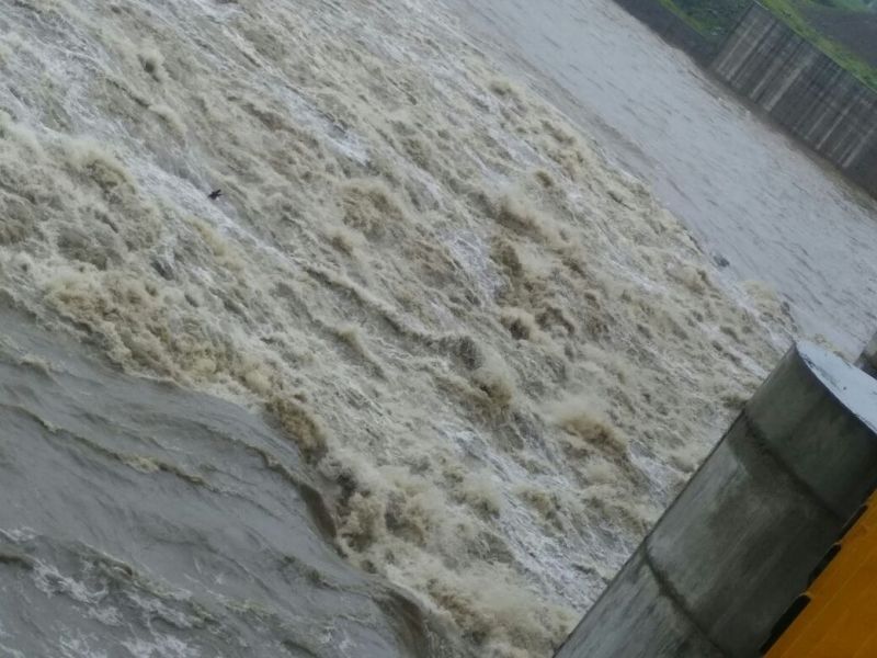 Rain fall in Marathwada everywhere | मराठवाड्यात पावसाची सर्वत्र हजेरी  