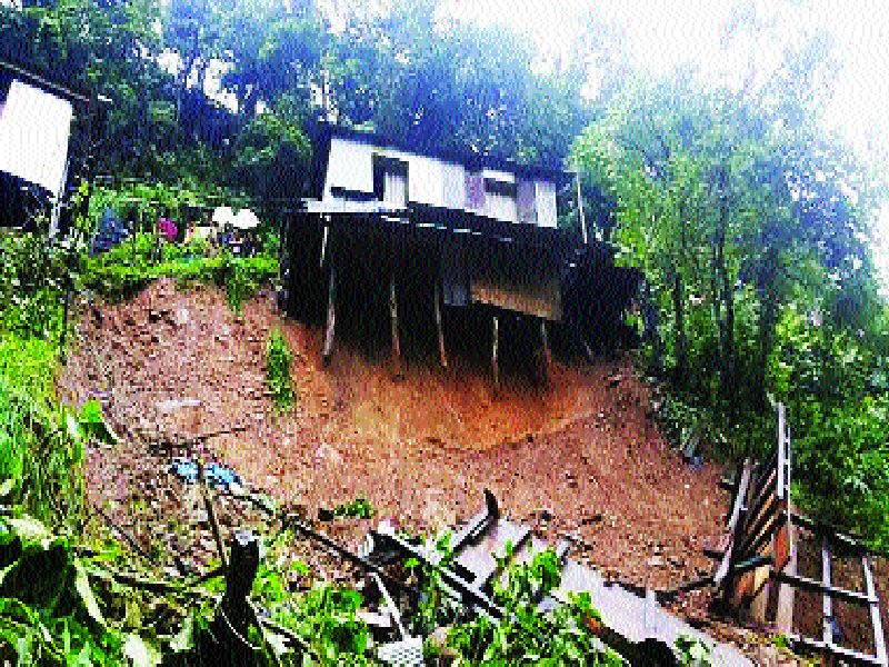 9 people killed in a Manipur | मणिपूरमध्ये दरडी कोसळून ९ जण ठार