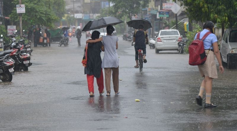 Torrential rains in Nagpur | नागपुरात मुसळधार पावसाने झोडपले
