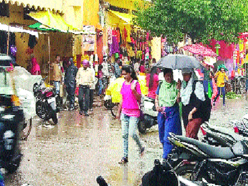 Rainfall in Nanded district exceeds the annual average; satisfaction with return Mansoon | नांदेड जिल्ह्यात पावसाने वार्षिक सरासरी ओलांडली; परतीच्या पावसाने दिला दिलासा