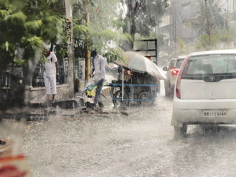 Marathwada rainy days incessantly; Five people die of electricity! | मराठवाड्यात अवकाळी पावसाचे तांडव; पाच जणांचा वीज पडून मृत्यू!