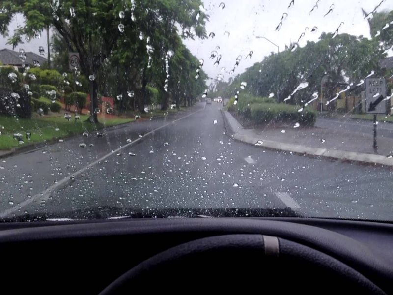 remove water from cars windshield in seconds... | कारच्या काचेवरील पाणी असे घालवा...चटकन...