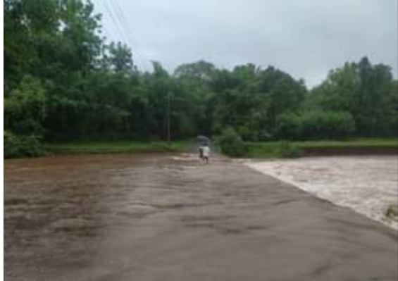 Roads in Sindhudurg flooded due to torrential rains | सिंधुदुर्गात मुसळधार पावसाने रस्ते गेले पाण्याखाली