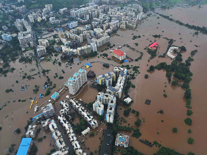 maharashtra flood: encroachment powered by government bodies leads to flooded cities in maharashtra | 'भरभराटा'ने नदी कोपली; 'बिल्डर सरकारने'च शहरं बुडवली! 