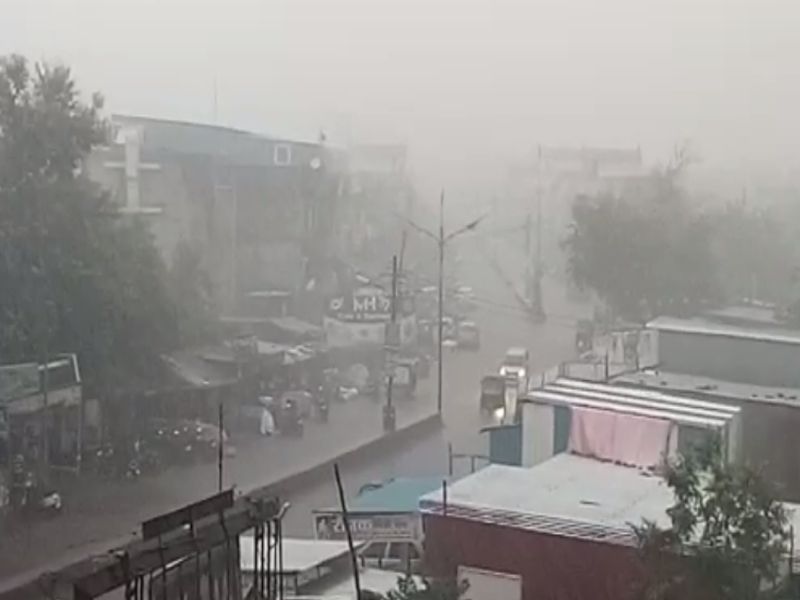 Heavy rains in Washim city, life-threatening disorder | वाशिम शहरात जोरदार पावसाची हजेरी, जनजीवन विस्कळीत