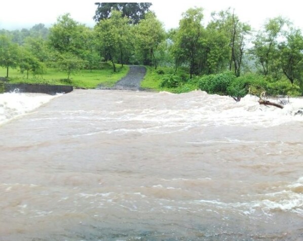 The sky was clear in Konkan; The rivers crossed the danger level | कोकणात आभाळ फाटले; नद्यांनी धोक्याची पातळी ओलांडली