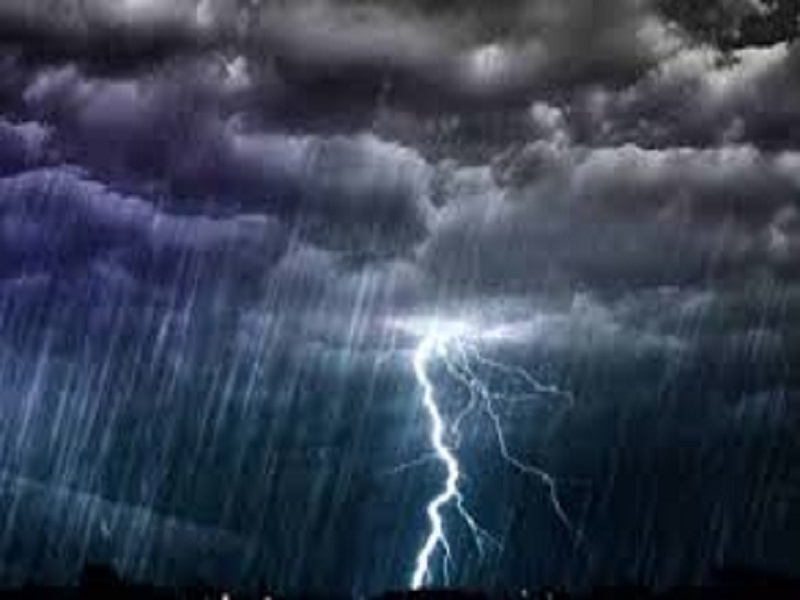 Thunderstorms with thunderstorms in the city district; Major loss of agricultural crops | नगर जिल्ह्यात विजेच्या कडकडाटासह वादळी पाऊस; शेती पिकांचे मोठे नुकसान