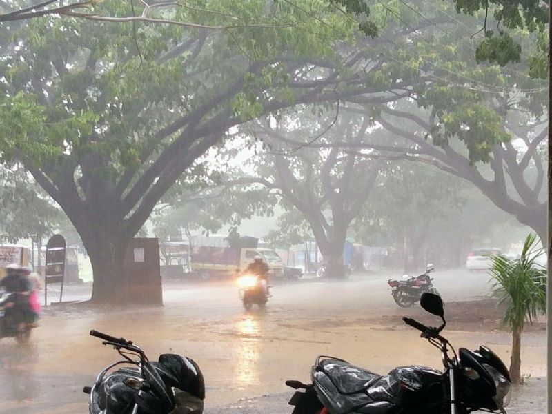 The city was hit by heavy rains | शहराला पावसाने झोडपले; ३४ मिमी पाऊस