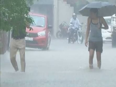 Jalgaon district has an annual average rainfall of 50% | जळगाव जिल्ह्यात वार्षिक सरासरीच्या ५० टक्के पाऊस