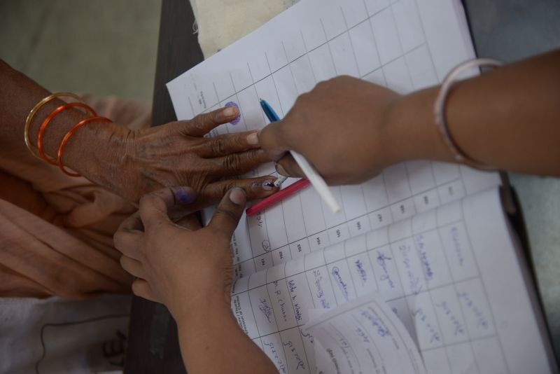 Nagpur percentage decreased but actual voting increased | नागपुरात टक्केवारी घटली पण प्रत्यक्ष मतदान वाढले