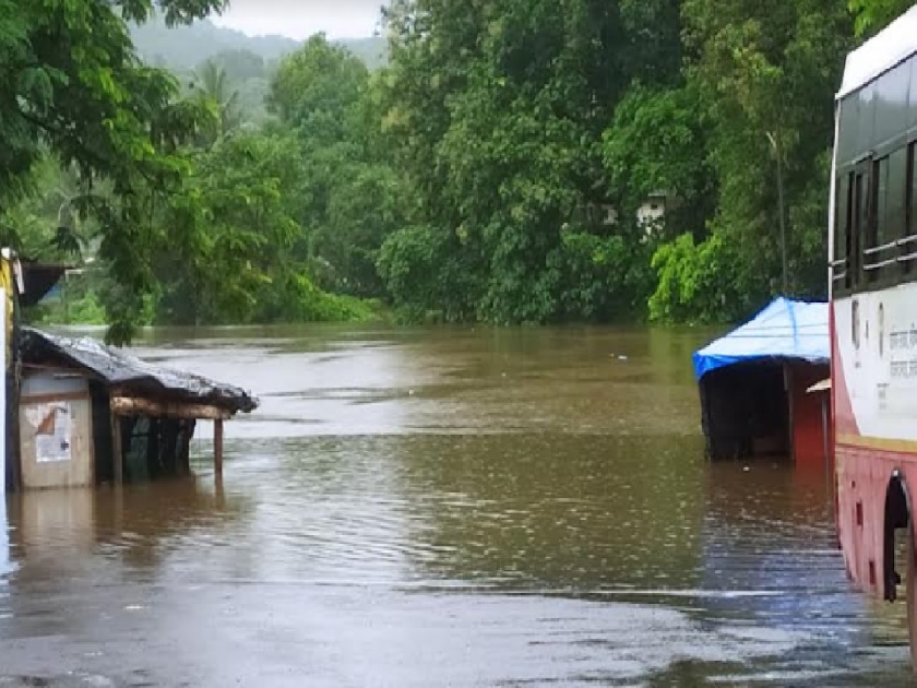 Flooding again in Rajapur due to heavy rain | Ratnagiri: पावसाचा जोर वाढल्याने राजापुरात पुन्हा पूरस्थिती, अर्जुना नदीने इशारा पातळी ओलांडली