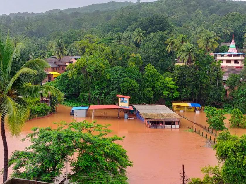 Flood situation in Rajapur, Arjuna, Kodavali river water out of character | रत्नागिरी: राजापुरात पूरपरिस्थिती, अर्जुना-कोदवली नद्यांचे पाणी पात्राबाहेर; जनजीवन विस्कळीत