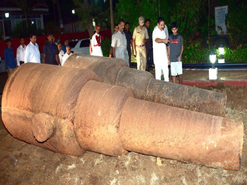 British guns found in Raj Bhavan | मुंबईतील राजभवनात सापडल्या ब्रिटिशकालीन तोफा 
