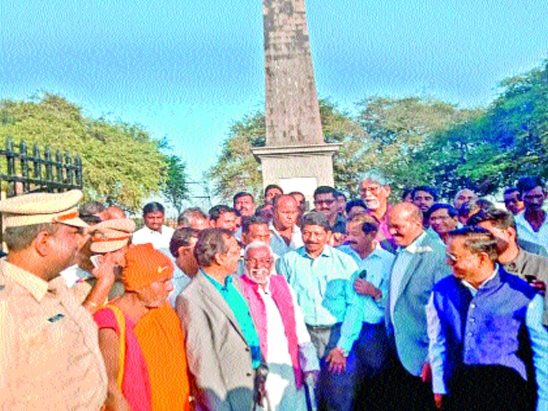 Rajkumar Badolay to set up a magnificent monument in Vijayshamba area | विजयस्तंभ परिसरात भव्य स्मारक उभारणार - राजकुमार बडोले