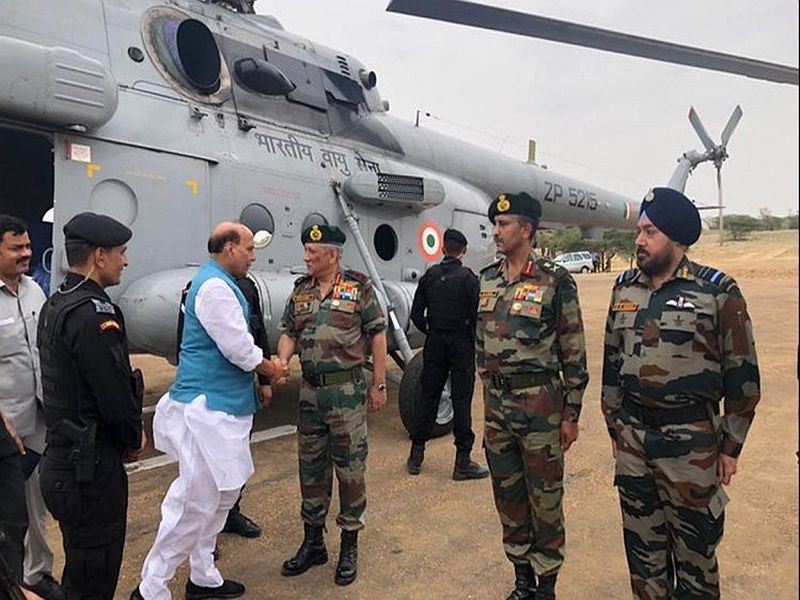 Rajnath Singh General Bipin Rawat In Touch After Army Attack Pakistan After Ceasefire Violation | PoKमध्ये धुमश्चक्री; 22 दहशतवाद्यांचा खात्मा, संरक्षणमंत्री लष्करप्रमुखांच्या संपर्कात