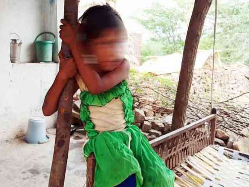 rajasthan 5 year old girl banned entering house after she damaged egg | खापचे तुघलकी फर्मान, पक्ष्याचं अंडं फोडलं म्हणून चिमुरडीला दिली 'ही' शिक्षा