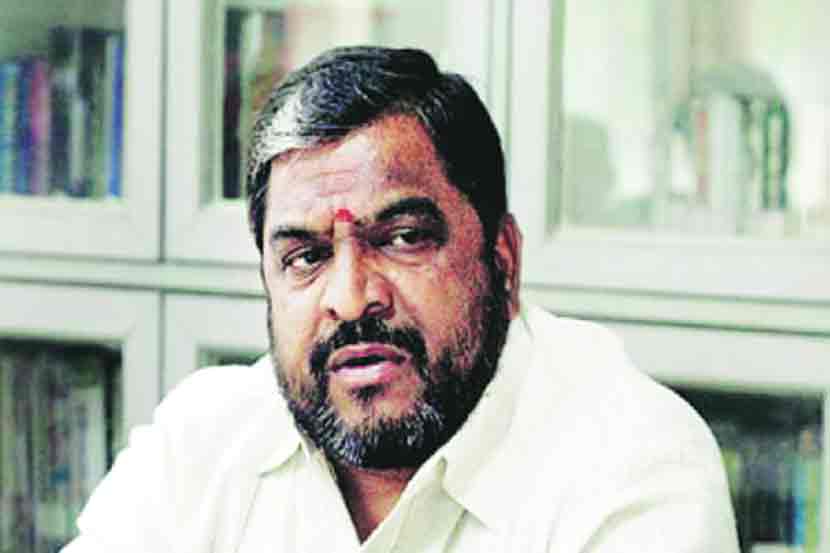 Raju Shetty urges him to fight Sangol | Maharashtra Vidhan Sabha 2019:सांगोल्यातून लढण्याचा राजू शेट्टी यांना आग्रह