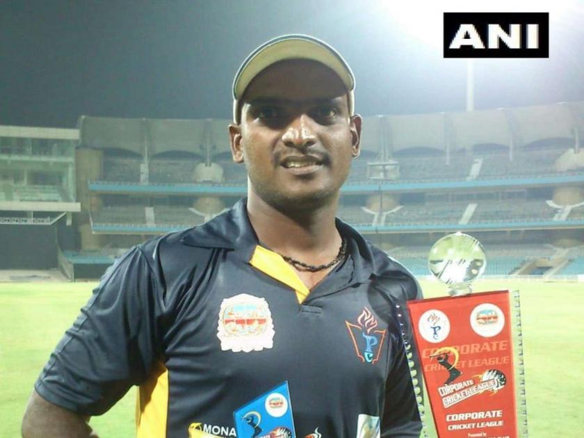 A local cricketer Rakesh Panwar was stabbed to death by three unknown assailants in Bhandup, Mumbai | मुंबईत मध्यरात्री तिघांनी धारदार शस्त्रांनी युवा क्रिकेटपटूची केली हत्या