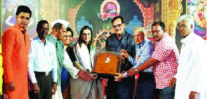 Radha Mangeshkar receives 'Ram Kadam Award' | राधा मंगेशकरांना ‘राम कदम पुरस्कार’