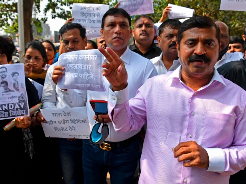mumbai police take bjp leader ram kadam in custody for agitation against tandav web series | 'तांडव'विरोधात ठिय्या आंदोलन; आमदार राम कदम पोलिसांच्या ताब्यात