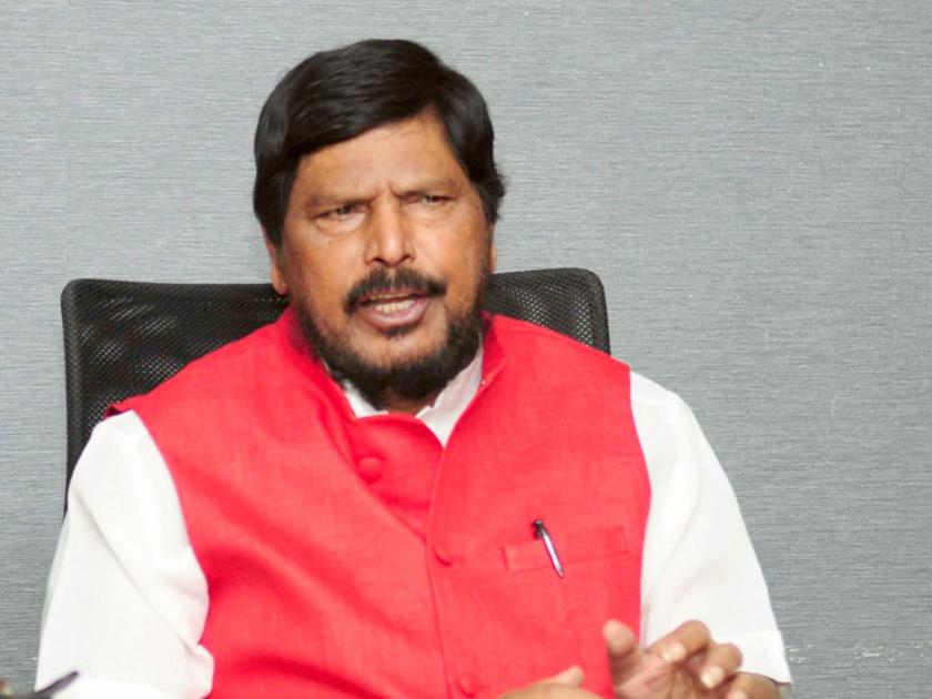 Maharashtra CM Ramdas Athawale attacked Shiv Sena and NCP | Maharashtra CM :रामदास आठवले म्हणतात,'शिवसेना को लटकाया,राष्ट्रवादी को अटकाया'