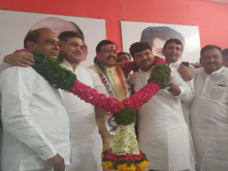 Ramesh Karad joins Nationalist Congress | पंकजा मुंडेंना धक्का, रमेश कराड यांचा राष्ट्रवादी काँग्रेसमध्ये प्रवेश