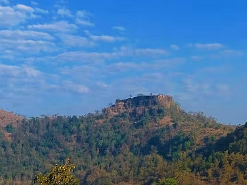 Ratnagiri: Ramgad Fort discovered on border of Khed-Dapoli taluks in Ratnagiri, unknown history will come to light | Ratnagiri: रत्नागिरीत खेड-दापोली तालुक्यांच्या सीमेवर सापडला किल्ला, अपरिचित इतिहास समोर येणार
