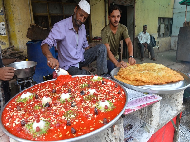 'Bambayya' Halwa Paratha made in Aurangabad for Ramzan | रमजाननिम्मित औरंगाबादेत बनतो 'बम्बय्या' हलवा पराठा